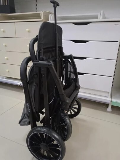 Прогулочная коляска с перекидной ручкой Luxmom H2 / темно-серый