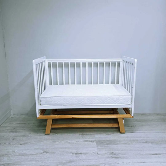 Детская кроватка Incanto Anniken с маятником Белый/Бук