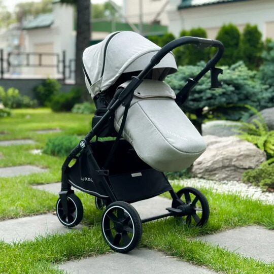 Прогулочная коляска LuxMom 740 реверсивный блок + рюкзак / Светло-серая