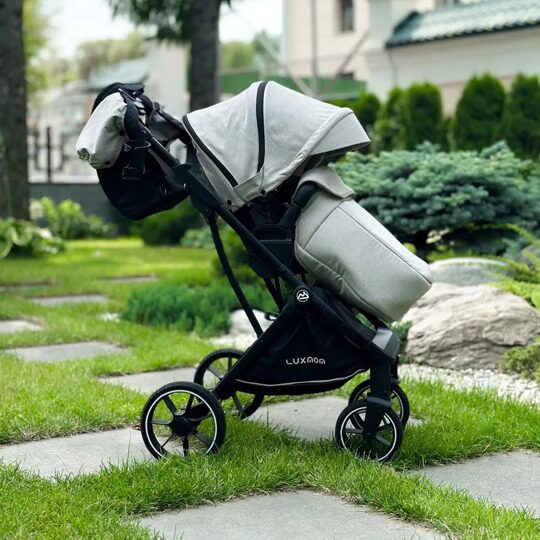 Прогулочная коляска LuxMom 740 реверсивный блок + рюкзак / Светло-серая