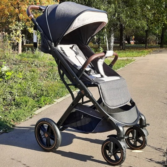 Прогулочная коляска LuxMom 609 черная